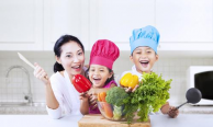 4 giai đoạn vàng cho bé tập ăn rau