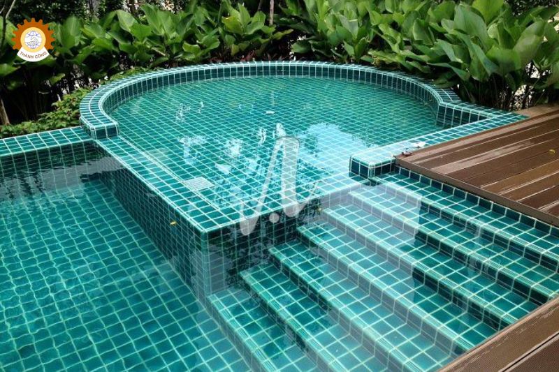 Đá ốp lát bể bơi mosaic