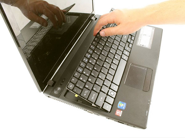 hướng dẫn thay bàn phím laptop Acer Aspire 5253